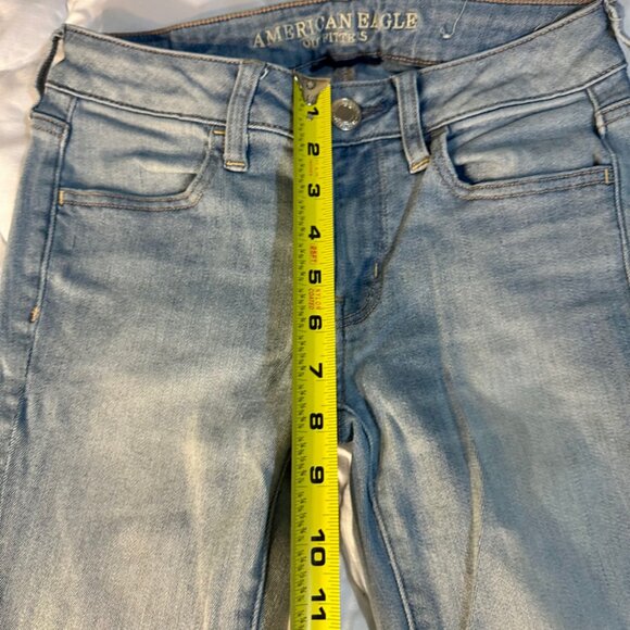 Light-Wash American Eagle Jeans Size 4 Long Inseam 29 inches straight - Picture 6 of 11